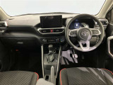 高いホールド性で運転姿勢が安定します。長距離ドライブでも疲れにくいのが魅力です。快適なドライビングライフをお送りください♪
