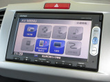 ナビゲーションはギャザズメモリーナビ(VXM-155VSi)を装着しております。AM、FM、CD、DVD再生、Bluetooth、ワンセグTVがご使用いただけます。初めて訪れた場所でも安心ですね!