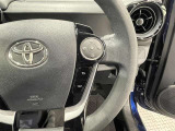 【ステアリングスイッチ】運転中に視線を前に向けたまま操作できます。