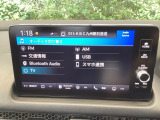 HondaCONNECT対応の便利なナビディスプレー。お持ちのスマートフォンと連携して、ナビやBluetoothでの音楽再生が可能です。デザインはもちろん、操作性も良好です。