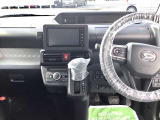 視野移動が少なく、運転に必要な機能をまとめ使いやすさのある運転席まわりです。