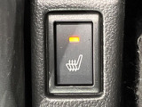 【シートヒーター】寒い日に重宝するシートヒーター!エアコンより早く温まってくれるので寒がりの人も安心ですね♪エアコンの温風は乾燥するから苦手、という方にもをおすすめです。