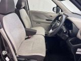 【運転席シート】ゆったりと広々した空間です。ストレスなく運転ができますよ!