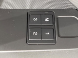 ◆メモリー機能付フルパワーシート『ドライバー三名までのシートポジションを記憶するメモリー機能付きのフルパワーシートを装備します。ご家族でのご使用をお考えの方にもぜひおすすめさせていただきます。』