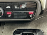 運転席/助手席シートヒーターで寒い日もすぐに温かくなり快適に過ごせます。2段階の温度調整が可能です
