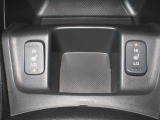 運転席&助手席シートヒーターが付いてます。寒い冬でもスイッチONで座面をあたたかくして、ドライブをさらに快適にしてくれます。HIとLOの2段階に温度設定が可能です。