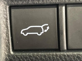 【パワーバックドア】スマートキーや運転席のボタンを押すだけでリアゲートが自動で開閉します!荷物を持っている時や、高い位置にあるバックドアを閉める際に便利な機能です♪