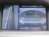 ナビ画面にアラウンドビュ-モニタ-の映像を映し出しています。  狭い場所での車庫入れをサポ-トしてくれる便利アイテムです。