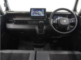 ◆視界広々で非常に運転しやすくロングドライブでも疲れを感じさせないすっきりとまとまったインパネ周りです。