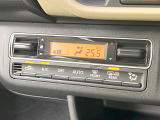 【オートエアコン】一度お好みの温度に設定すれば、車内の温度を検知し風量や温度を自動で調整。暑い&hellip;寒い&hellip;と何度もスイッチ操作をする必要はありません。快適な車内空間には必須の機能ですね♪