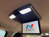 【フリップダウンモニター】大画面モニターで後席でもエンタメをお楽しみいただけます。小さなお子様にも大人気の装備です♪
