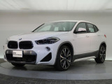 BMWのお車は、走行の安定性とコーナリングの良さを追求し、思い通りにハンドルの操作可能です。試乗車もご用意しておりますので、ぜひ&ldquo;駆け抜ける歓びをご体感ください!