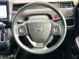 【純正革巻きステアリング】上質な革を使用することで、手にしっかり馴染みとても運転しやすいハンドルです♪