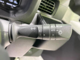 【オートライト】周りの明るさに応じて自動でヘッドライトの点灯・消灯ができる機能です!ライトの付け忘れ・消し忘れなどが無くなり、雨の日や夕方の走行も安心!トンネル通過時も便利ですね♪