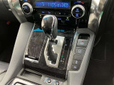 こちらのシフトは、車両にマッチしたデザインになっています!握りやすく、操作し易い配置になっていますので、いつも触れるシフトだからこそ、大切ですね!