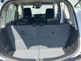日常の使用に十分な広さの荷室です♪簡単な操作でシートアレンジもできます♪