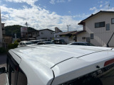 目立つキズ凹み等はありませんが、中古車という商品の特性ルーフには子キズや塗装しみがあります