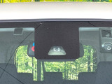 【トヨタセーフティセンス】走行中に前方の車両等を認識し、衝突しそうな時は警報とブレーキで衝突回避と被害軽減をアシスト。より安全にドライブをお楽しみいただけます。