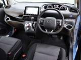 見通しのよいすっきりとした視界で、誰でも運転しやすいです。運転のしやすさは疲れにくさにも繋がりますよ♪