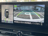 まるで真上から見ているような、視認性の良いアラウンドビューモニターです。駐車が苦手な方でもこれでらくらく駐車できますよ。