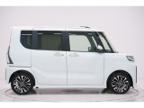県内13店舗にて常時500台以上ダイハツ車を展示中です。見て、触って、納得のいく一台をぜひ見つけてください。