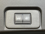 【パワーバックドア】スマートキーや運転席のボタンを押すだけでリアゲートが自動で開閉します!荷物を持っている時や、高い位置にあるバックドアを閉める際に便利な機能です♪