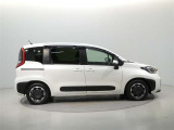 両側パワースライドドア付きだから、狭い駐車スペースなどでの 乗り降りラクラク!小さなお子さまのいるご家庭には嬉しい装備。
