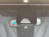 【トヨタセーフティセンス】走行中に前方の車両等を認識し、衝突しそうな時は警報とブレーキで衝突回避と被害軽減をアシスト。より安全にドライブをお楽しみいただけます。