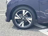 高級感引き立てるアルミ装着車。お洒落は足元からですね!
