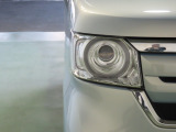 LEDヘッドライトは、点灯の瞬間から光量を発揮し、突然暗くなるトンネルなどでの安定感を高めます。