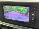 【バックカメラ】駐車時に後方がリアルタイム映像で確認できます。大型商業施設や立体駐車場での駐車時や、夜間のバック時に大活躍!運転スキルに関わらず、今や必須となった装備のひとつです!