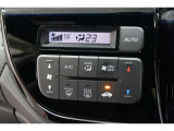 オートエアコン装備♪室内温度を設定すれば自動的に風量の調整をしてくれます♪車内をいつでも快適に保てます♪