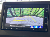 【バックカメラ】駐車時に後方がリアルタイム映像で確認できます。大型商業施設や立体駐車場での駐車時や、夜間のバック時に大活躍!運転スキルに関わらず、今や必須となった装備のひとつです!