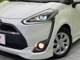【LEDヘッドライト】悪天候や夜間走行時も良好な視界を確保し安心して運転できる高輝度LEDヘッドライトを装備!点灯速度が早く、消費電力も抑えられています。