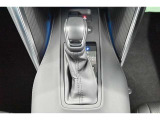 ハイブリッドカーですが運転操作は普通の車と変わりませんのでご安心ください。操作方法はスタッフが説明いたしますのでお気軽にご質問ください