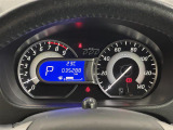 【メーターまわり】ドライバーから見やすい位置にあって安全運転に寄与します。メーターも見やすくてシンプルなデザインになっております。