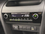 オートエアコンは温度を設定するだけで、自動で風量などを設定してくれます。運転しながら操作も必要ないので、安全性も向上します。