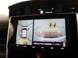 バックガイドモニターで、後方を確認しながら安心して駐車することができます。運転初心者も熟練者も必須の機能ですよ!