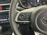 運転中、オーディオの操作をしてて、ハッとしたことはありませんか?ステアリングスイッチは、運転中でもハンドルでオーディオの操作が可能です。安全なドライブをサポートします。