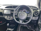 運転席まわりです。 各操作スイッチは使いやすい位置に配置されてます。