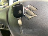 【キーレス】少し離れた場所からでもボタン一つでドアの開錠・施錠ができるのでとっても便利!ドアの鍵穴周りに傷をつけることもありません♪