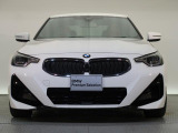 【キドニーグリル】BMWの代名詞。一目見ただけでBMWであると認識できる確固たるアイコンとして存在感を放ちます。