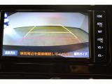 バックモニター付き。車両後方の映像が画面に表示されるので、車庫入れが苦手な人も安心です。ただし、目視確認もお忘れなくお願いいたします。