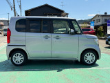 両側パワースライドドア付きで便利!小さなお子様も乗り降り楽々です♪スイッチは運転席にもありますよ!