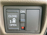 片側電動スライドドア装備!運転席よりボタン一つで開閉可能でございます。