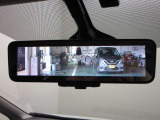 スマートルームミラー付きで後部座席に乗車してても後方がしっかり見れます