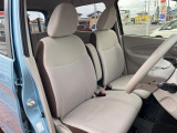 運転席まわりには十分なスペースがあり、大柄な方でもゆったり運転していただける環境です。