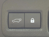 【パワーバックドア】スマートキーや運転席のボタンを押すだけでリアゲートが自動で開閉します!荷物を持っている時や、高い位置にあるバックドアを閉める際に便利な機能です♪