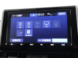 <Bluetooth>スマートフォンなどの機器と車をBluetoothで接続すると、ワイヤレスで音楽を再生できます。
