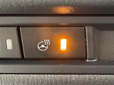 【ステアリングヒーター】冬場の寒い日に手がかじかみながら運転するのはツライですよね。でも、これがあれば安心です!ハンドルのグリップ部がじわっと暖かくなって心までポカポカします。